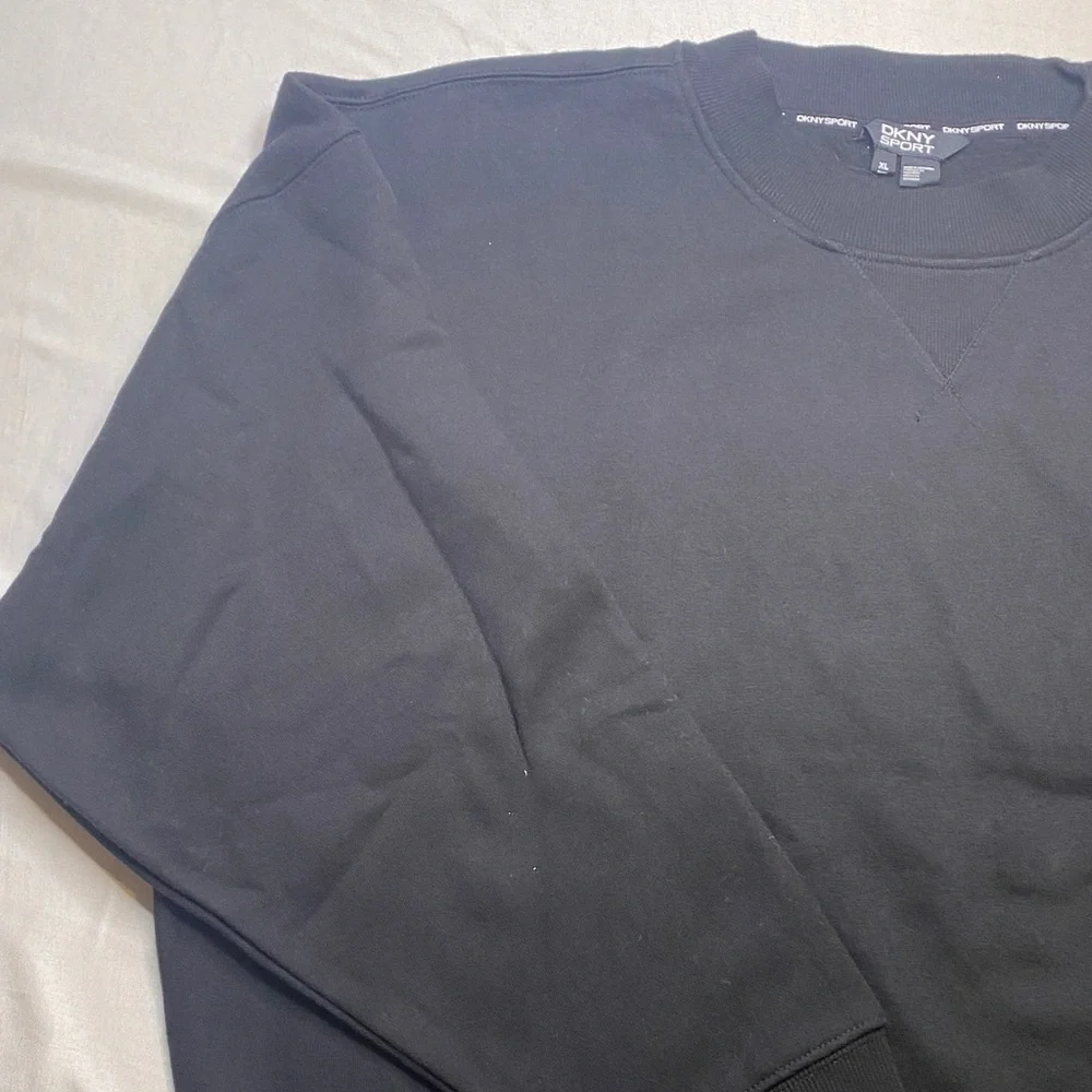 DKNY Women’s Black Crewneck Sweater‎